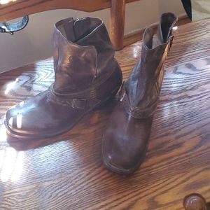 Bed  stu boots size 9